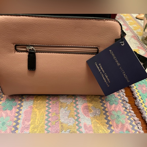 NWT Adrienne Vittadini D’Argento Collection Crossbody with Hanging Lock - Picture 2 of 4